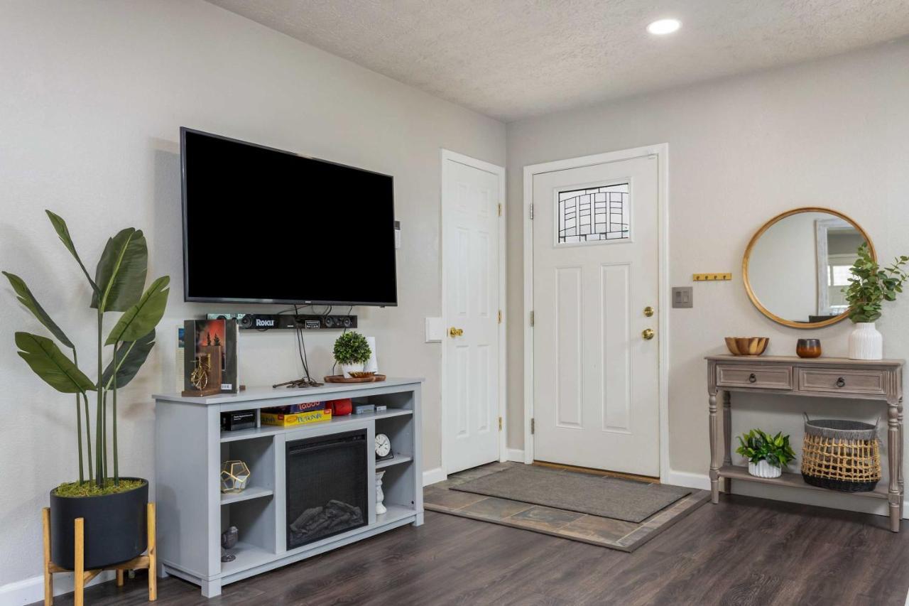 Updated Townhome Near Airport And Shopping! Anchorage Zewnętrze zdjęcie
